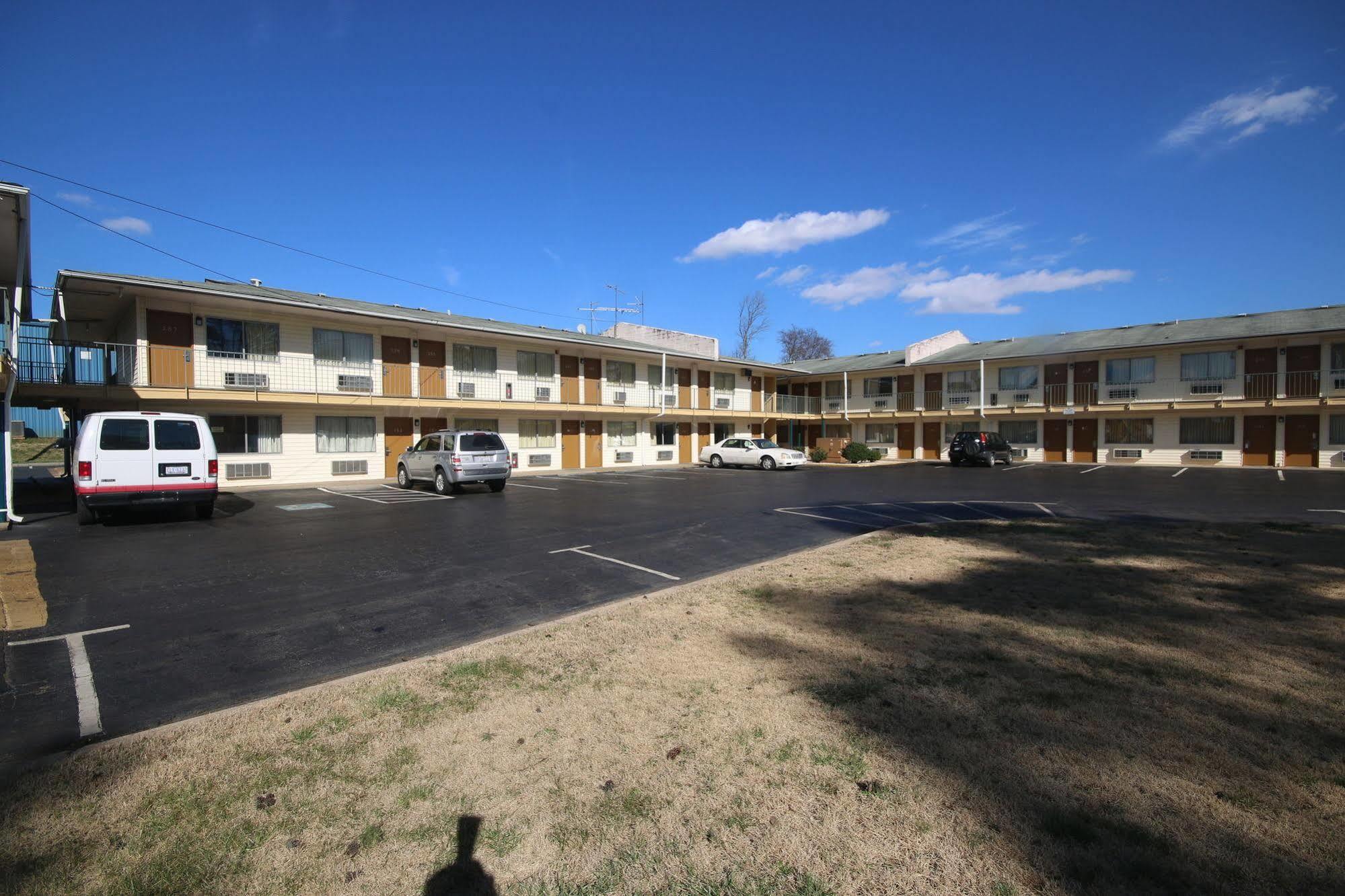 Royal Inn And Suites Charlotte Airport Exterior photo