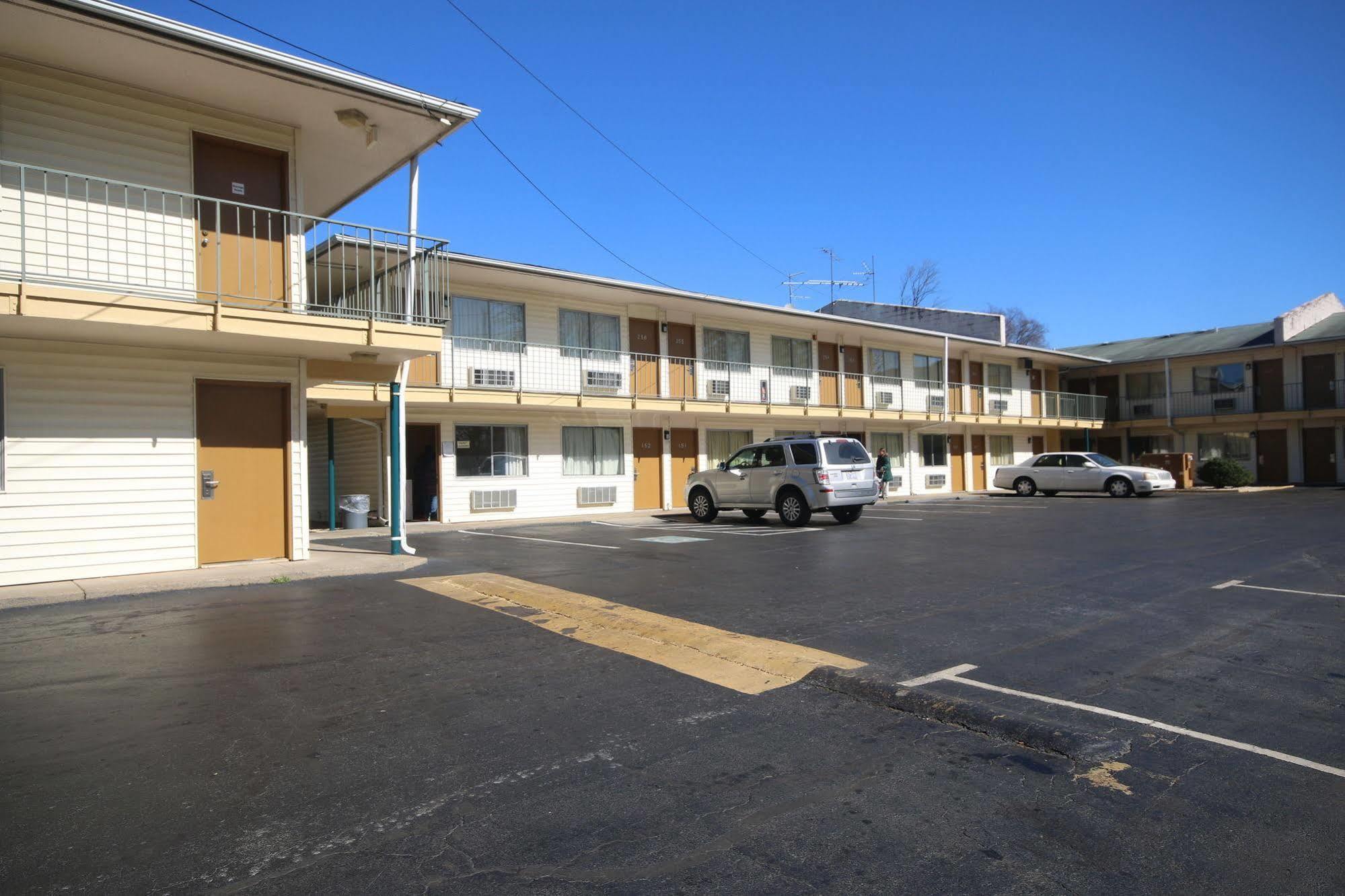 Royal Inn And Suites Charlotte Airport Exterior photo