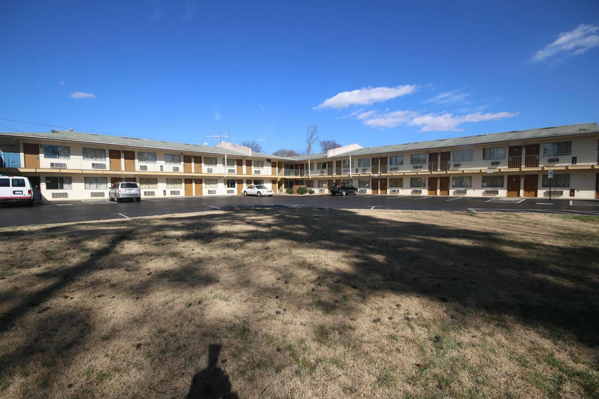 Royal Inn And Suites Charlotte Airport Exterior photo