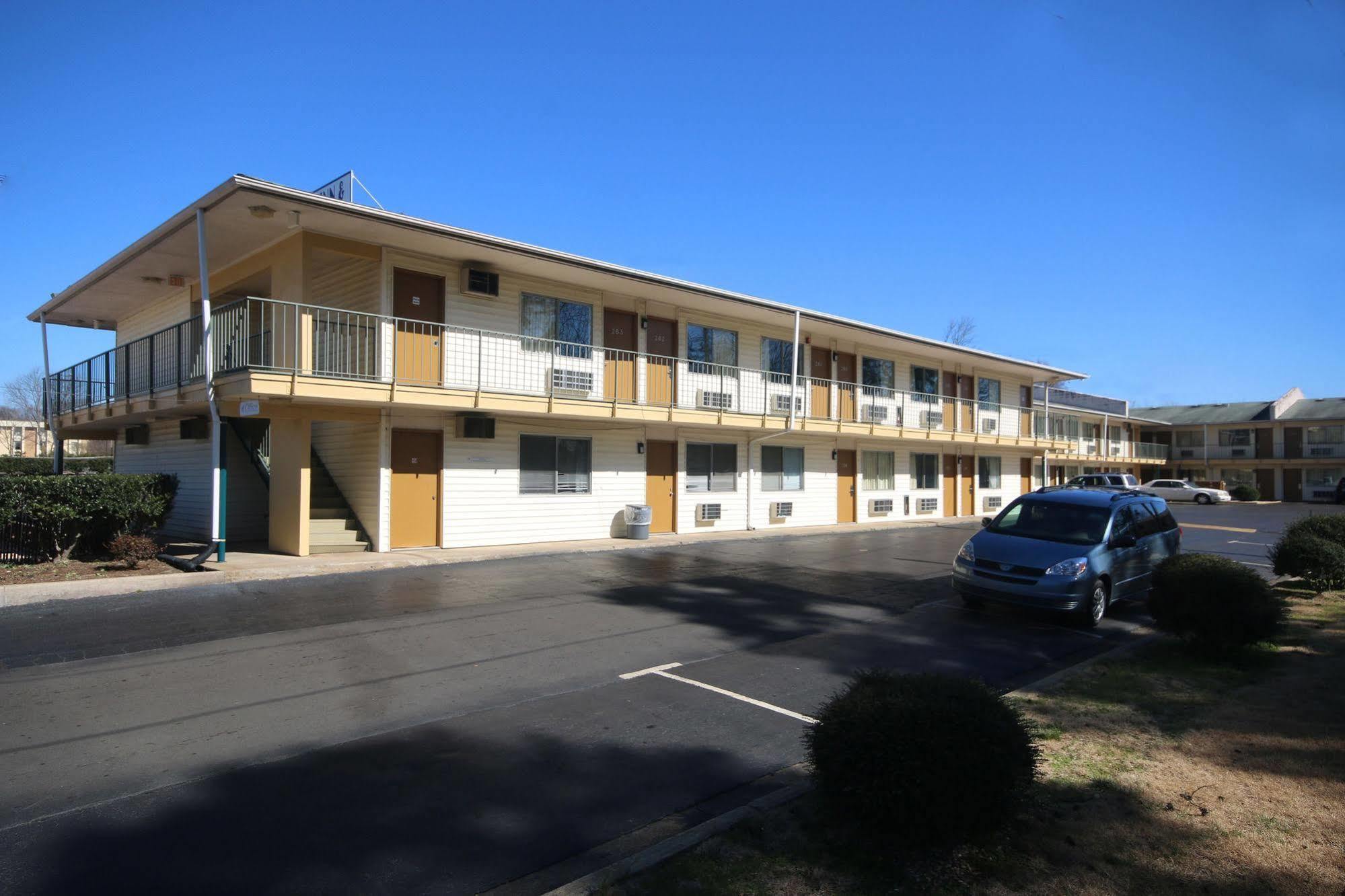 Royal Inn And Suites Charlotte Airport Exterior photo