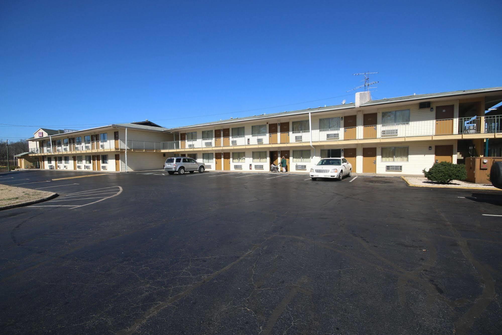 Royal Inn And Suites Charlotte Airport Exterior photo